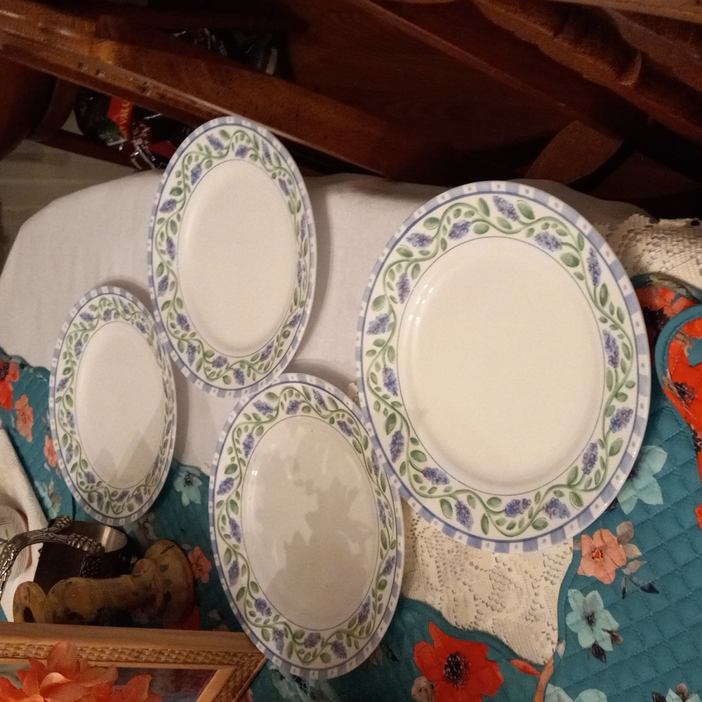 Corelle French Lilac set of 4 dinner plates
